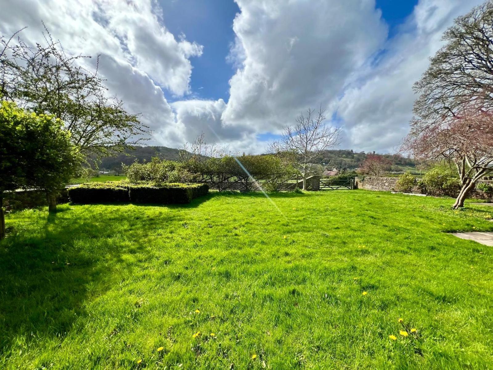 Abenhall Cottages Mitcheldean Bagian luar foto